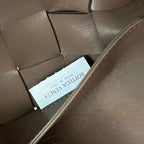 KLEINE 22-KASSETTE IN KAMELBRAUNES LAMMLEDER