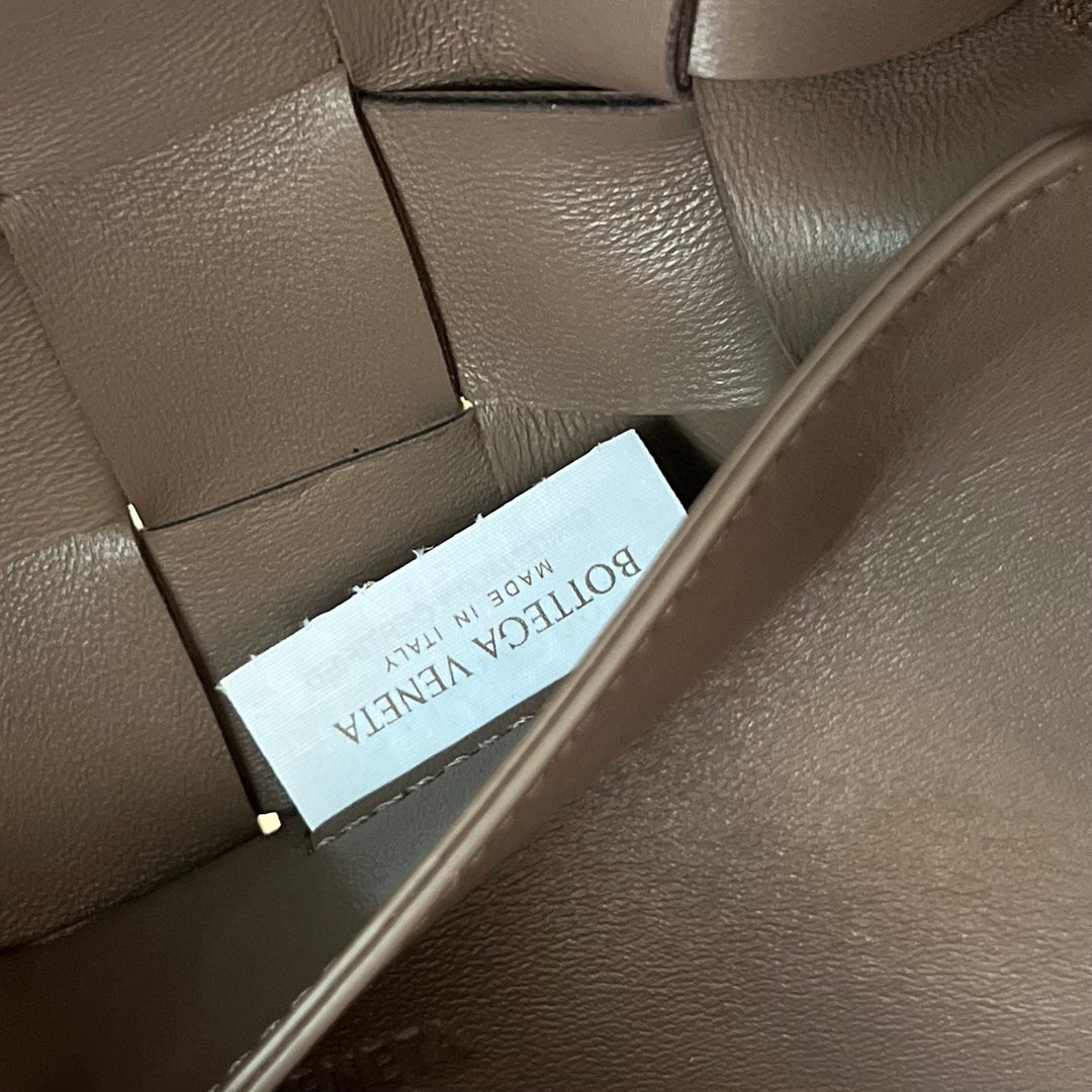 KLEINE 22-KASSETTE IN KAMELBRAUNES LAMMLEDER