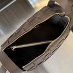 KLEINE 22-KASSETTE IN KAMELBRAUNES LAMMLEDER