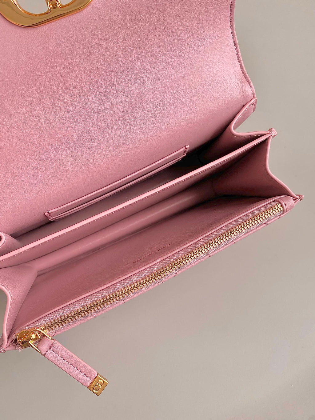 MISS CARO 17 KETTENTASCHE IN HOT PINK LAMMLEDER