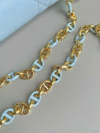 MISS CARO 17 KETTENTASCHE IN HELLBLAUEM LAMMLEDER