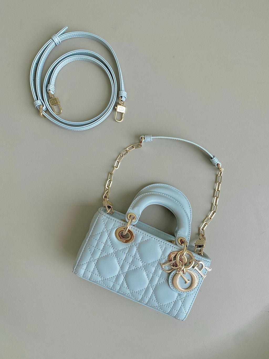 MINI D-JOY TASCHE 17 IN HELLBLAUEM LAMMLEDER