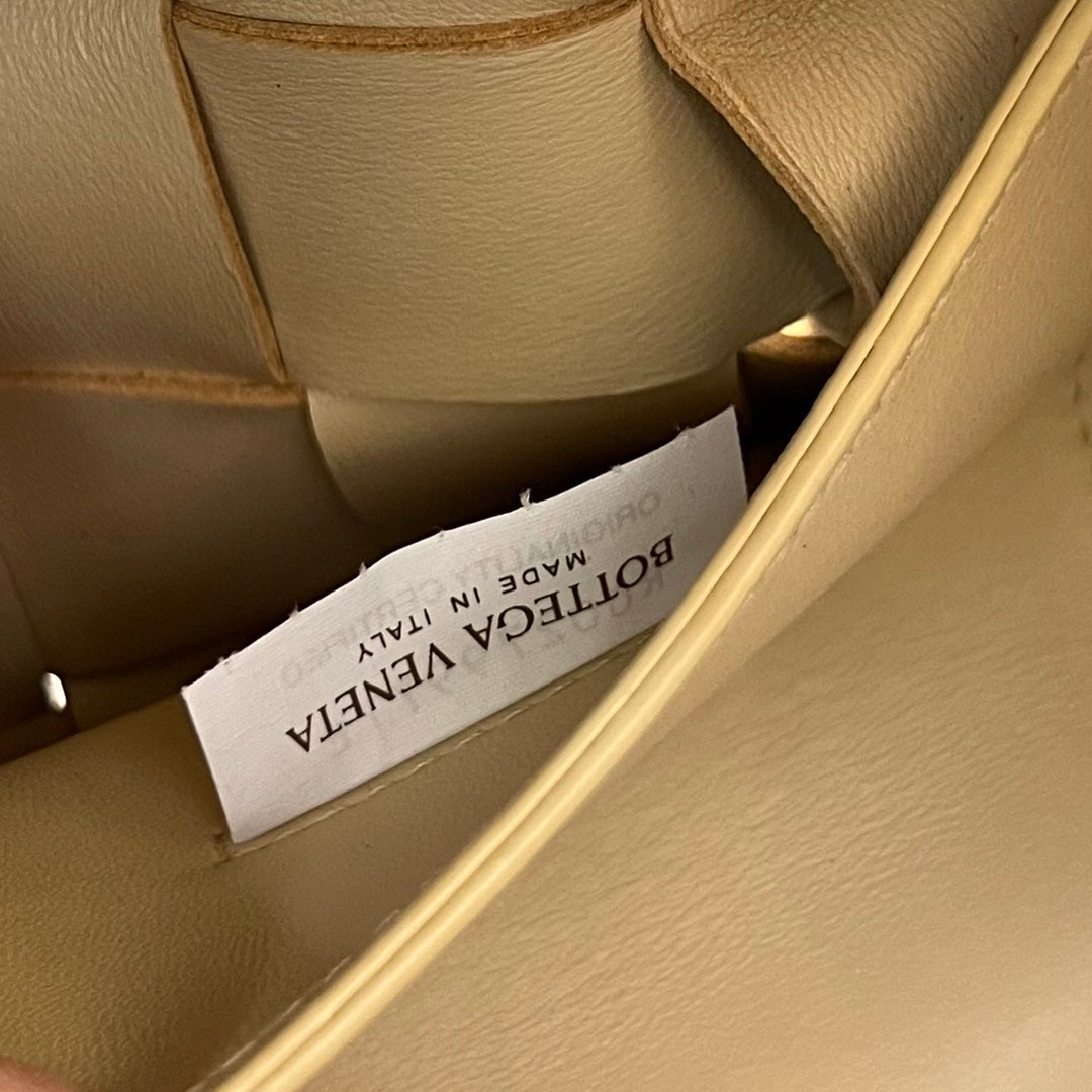 KLEINE 22-KASSETTE IN BEIGEM LAMMLEDER