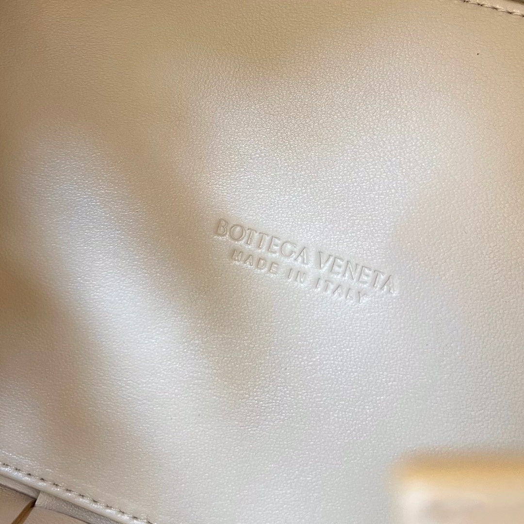 KLEINE 22-KASSETTE IN BEIGEM LAMMLEDER