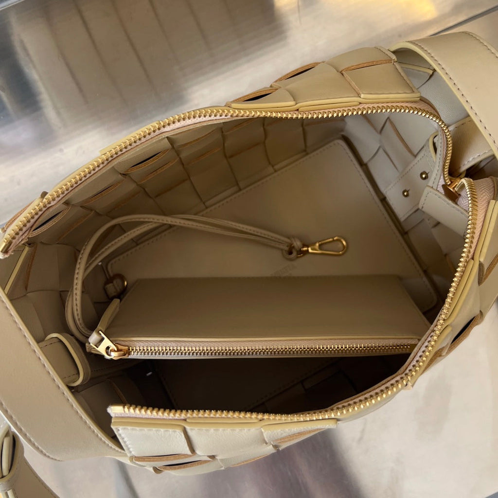 KLEINE 22-KASSETTE IN BEIGEM LAMMLEDER