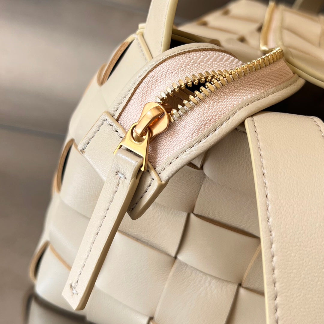 KLEINE 22-KASSETTE IN BEIGEM LAMMLEDER