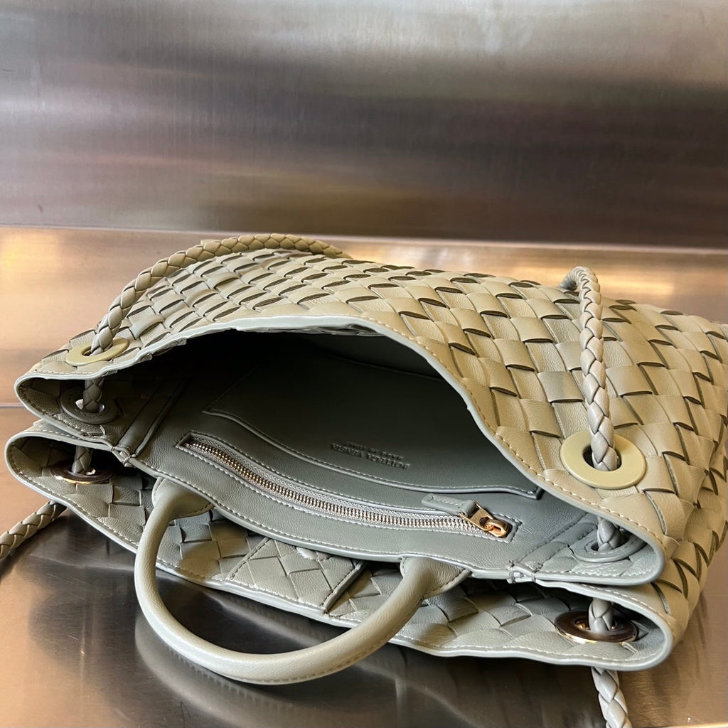 KLEINES ANDIAMO 29 AUS ECRU-BEIGEM LAMMFELL