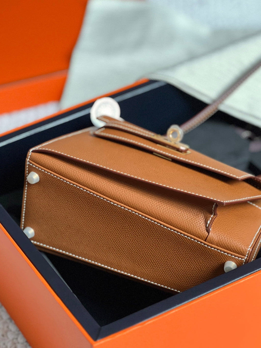 KELLY DESORDRE 20 IN BRONZEBRAUNEM EPSOM-LEDER MIT GOLDENEN BESCHLÄGEN