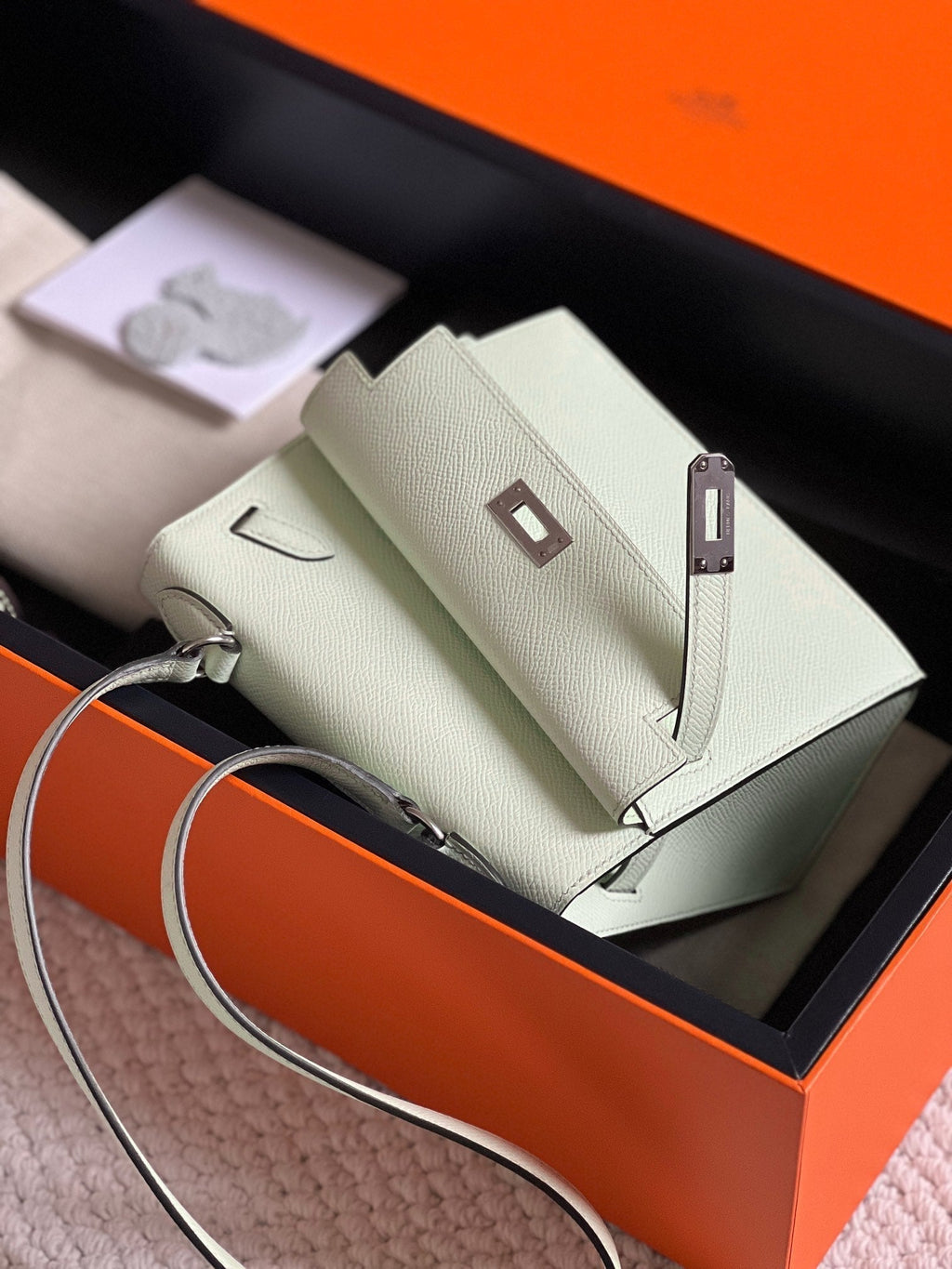 KELLY DESORDRE 20 IN WEISSEM EPSOM-LEDER MIT SILBERNEN BESCHLÄGEN