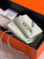 KELLY DESORDRE 20 IN WEISSEM EPSOM-LEDER MIT SILBERNEN BESCHLÄGEN