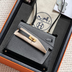 KELLY DESORDRE 20 IN SCHWARZEM EPSOM-LEDER MIT GOLDENEN BESCHLÄGEN