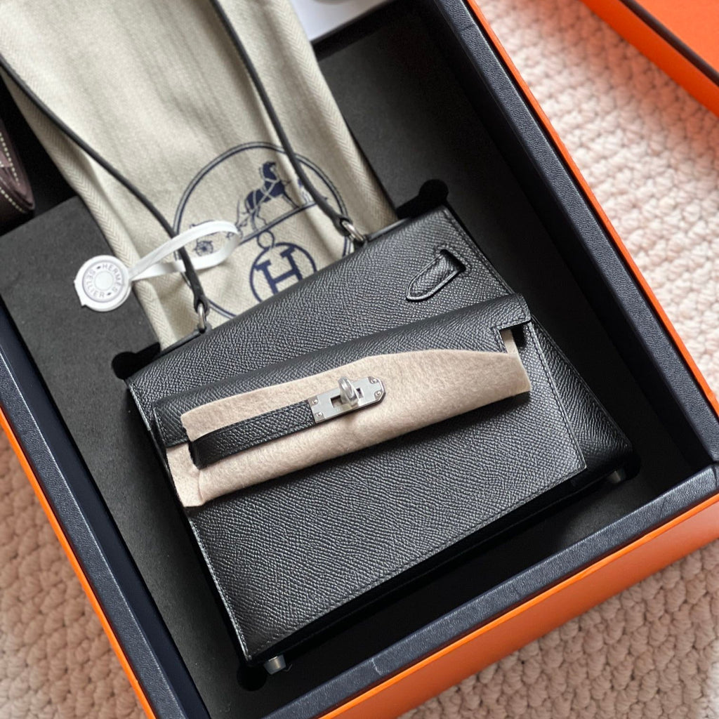 KELLY DESORDRE 20 IN SCHWARZEM EPSOM-LEDER MIT SILBERNEN BESCHLÄGEN