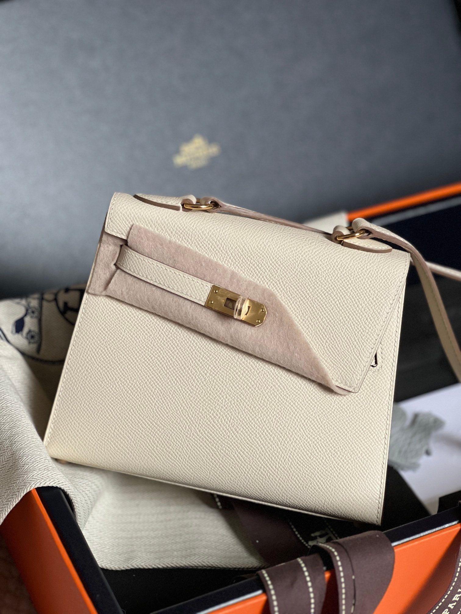 KELLY DESORDRE 20 IN WHITE EPSOM LEATHER WITH GOLD HARDWARE