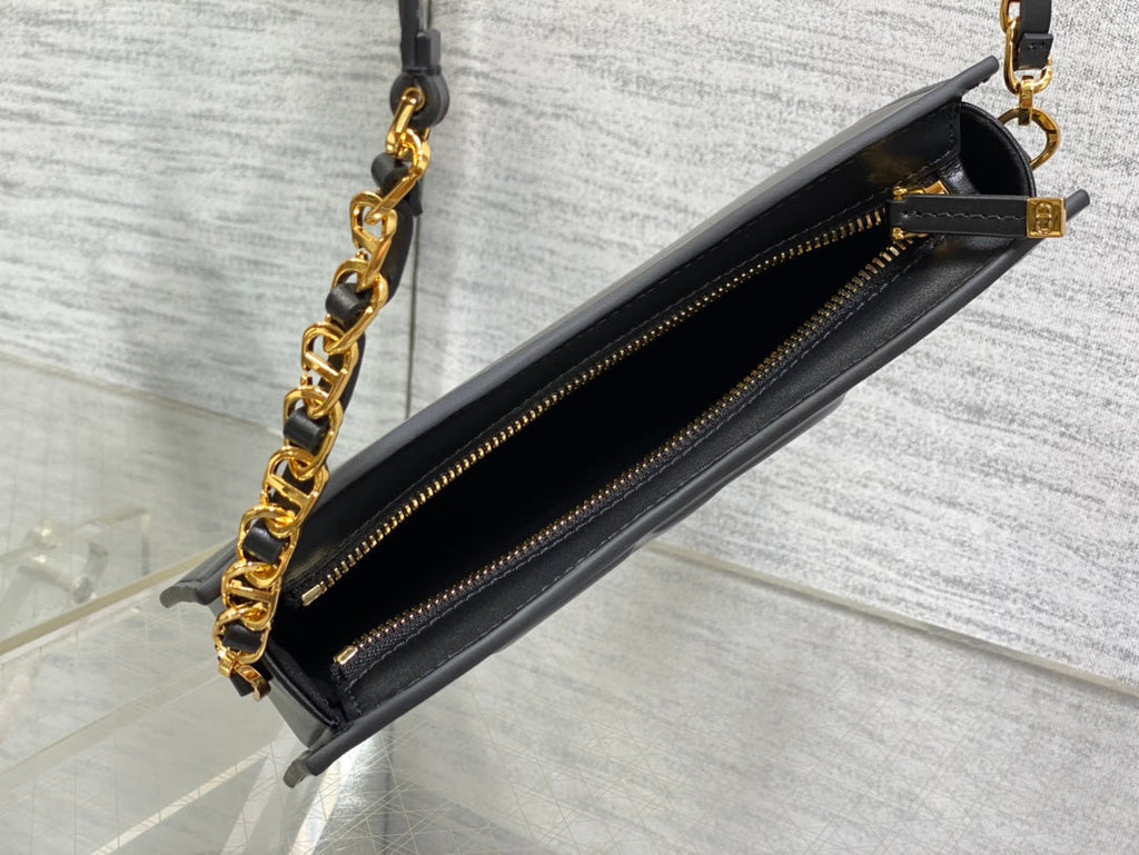 HOBO SIGNATURE 23 TASCHE IN SCHWARZEM LAMMLEDER