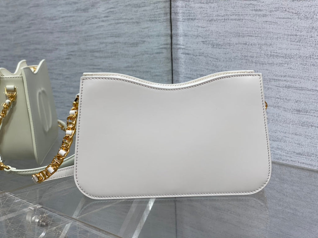 HOBO SIGNATURE 23 TASCHE AUS WEISSEM LAMMLEDER