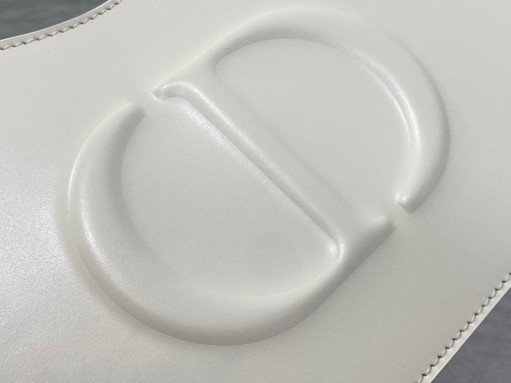 HOBO SIGNATURE 23 TASCHE AUS WEISSEM LAMMLEDER