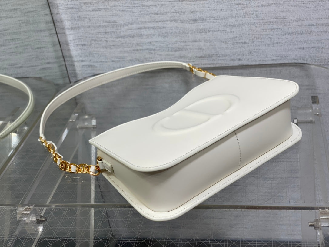 HOBO SIGNATURE 23 TASCHE AUS WEISSEM LAMMLEDER