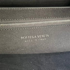 ARCO 36 Tasche aus schwarzem Lammleder