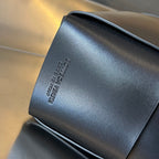 ARCO 36 Tasche aus schwarzem Lammleder