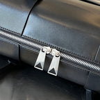 ARCO 36 Tasche aus schwarzem Lammleder