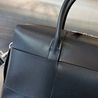 ARCO 36 Tasche aus schwarzem Lammleder