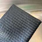 INTRECCIATO 30 AUS SCHWARZEM LAMMFELL