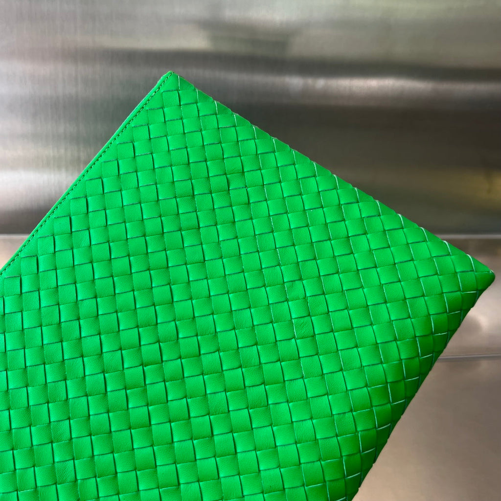 INTRECCIATO 30 AUS SMARAGDGRÜNEM LAMMFELL