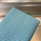 INTRECCIATO 30 AUS HIMMELBLAUEM LAMMFELL