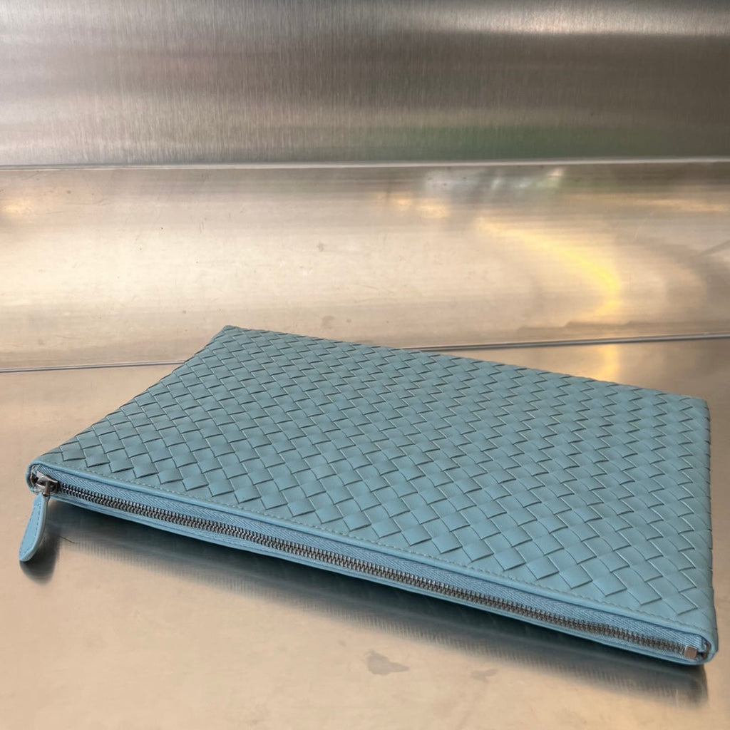 INTRECCIATO 30 AUS HIMMELBLAUEM LAMMFELL