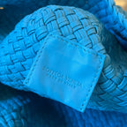 TOSCA 27 Tasche in azurblauem Kalbsleder