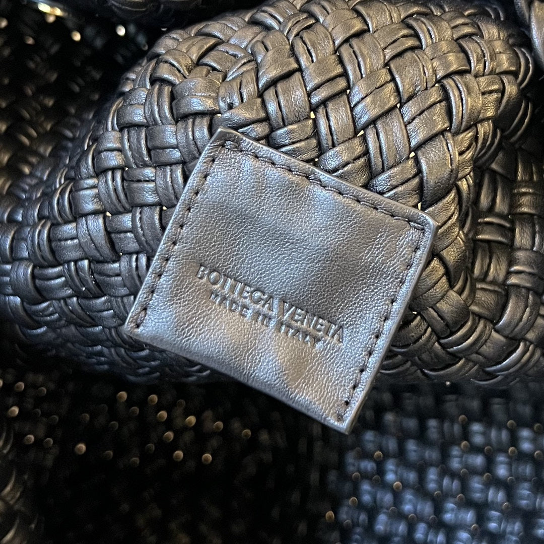 TOSCA 27 TASCHE AUS SCHWARZEM KALBSLEDER