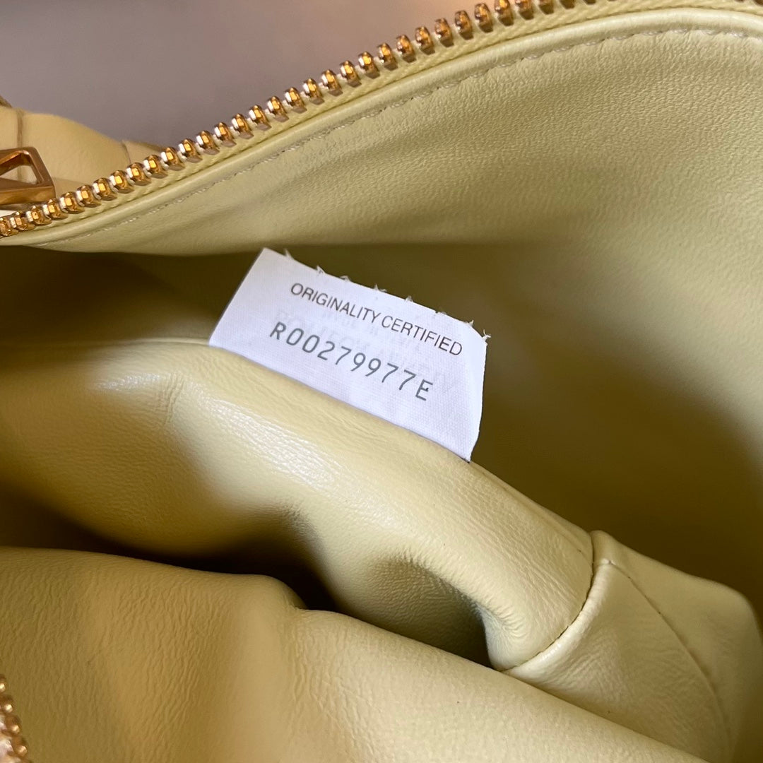 WALLACE 22 Beutel in Gelbcreme Kalbsleder