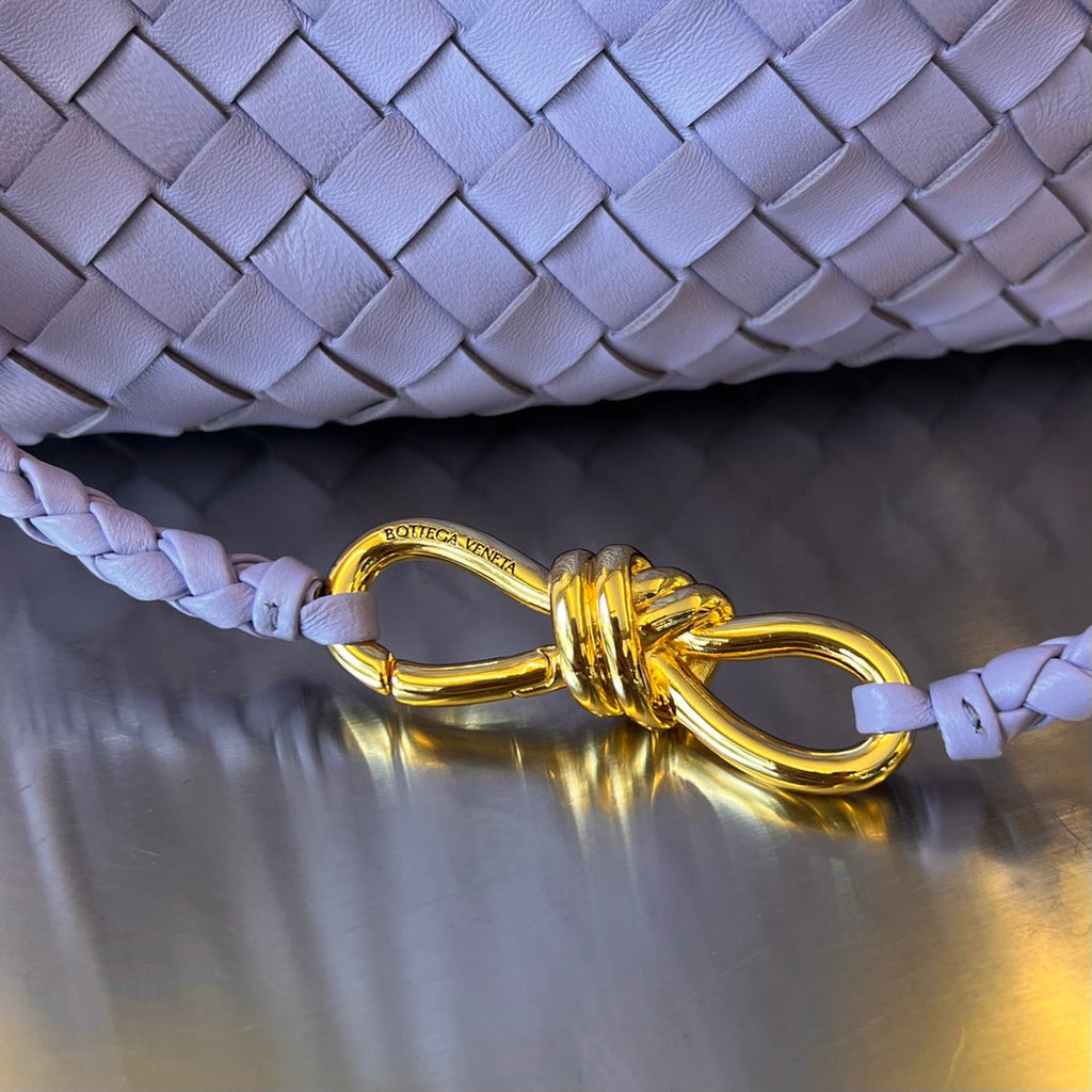 KLEINE ANDIAMO 29 IN HELLLILA LAMMFELL