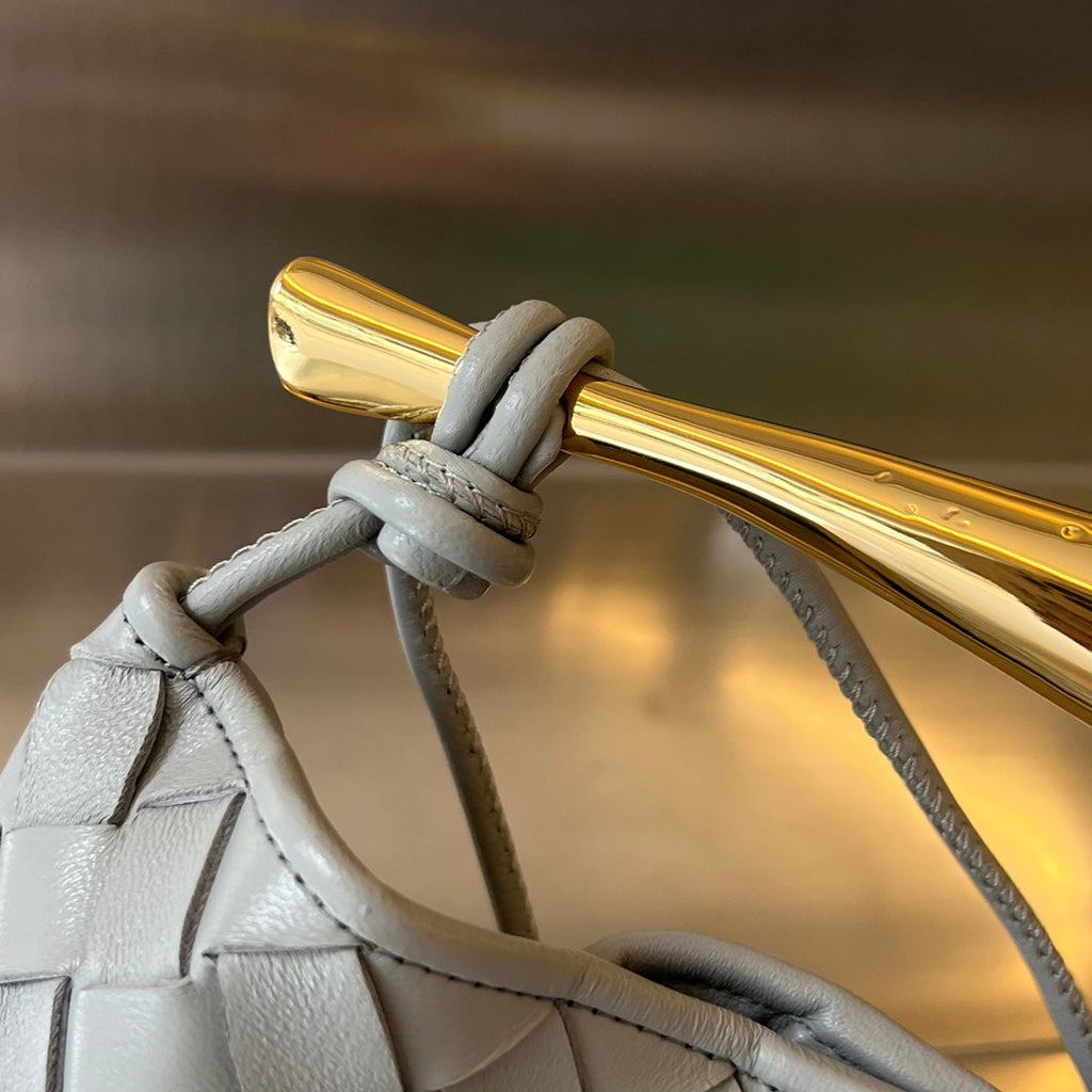 SARDINE 20 MIT KETTE IN HELLGRAUEM LAMMLEDER