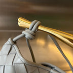 SARDINE 20 MIT KETTE IN HELLGRAUEM LAMMLEDER