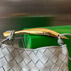 SARDINE 20 MIT KETTE IN HELLGRAUEM LAMMLEDER