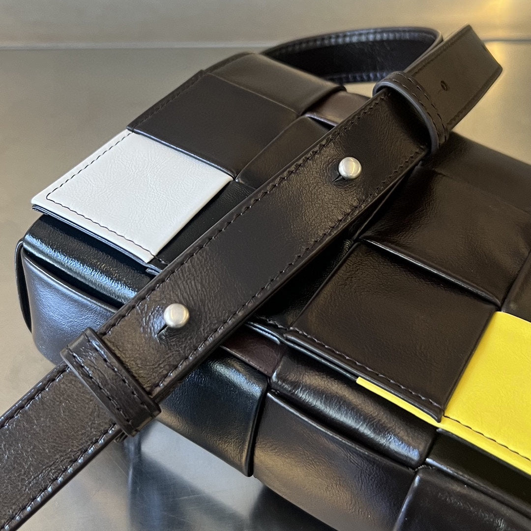 KLEINE KASSETTE 23 IN FARBENFROHER KALBSLEDER