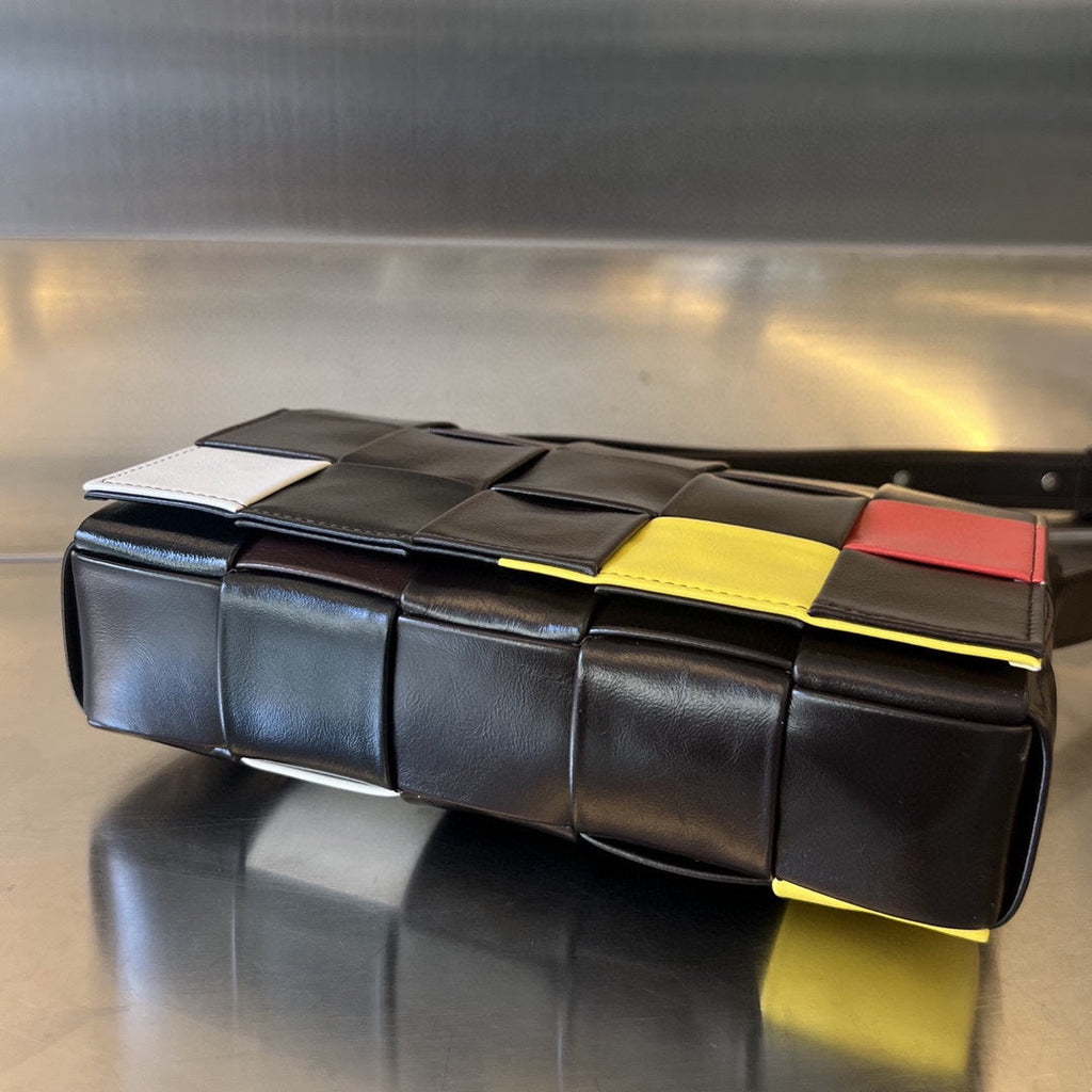 KLEINE KASSETTE 23 IN FARBENFROHER KALBSLEDER