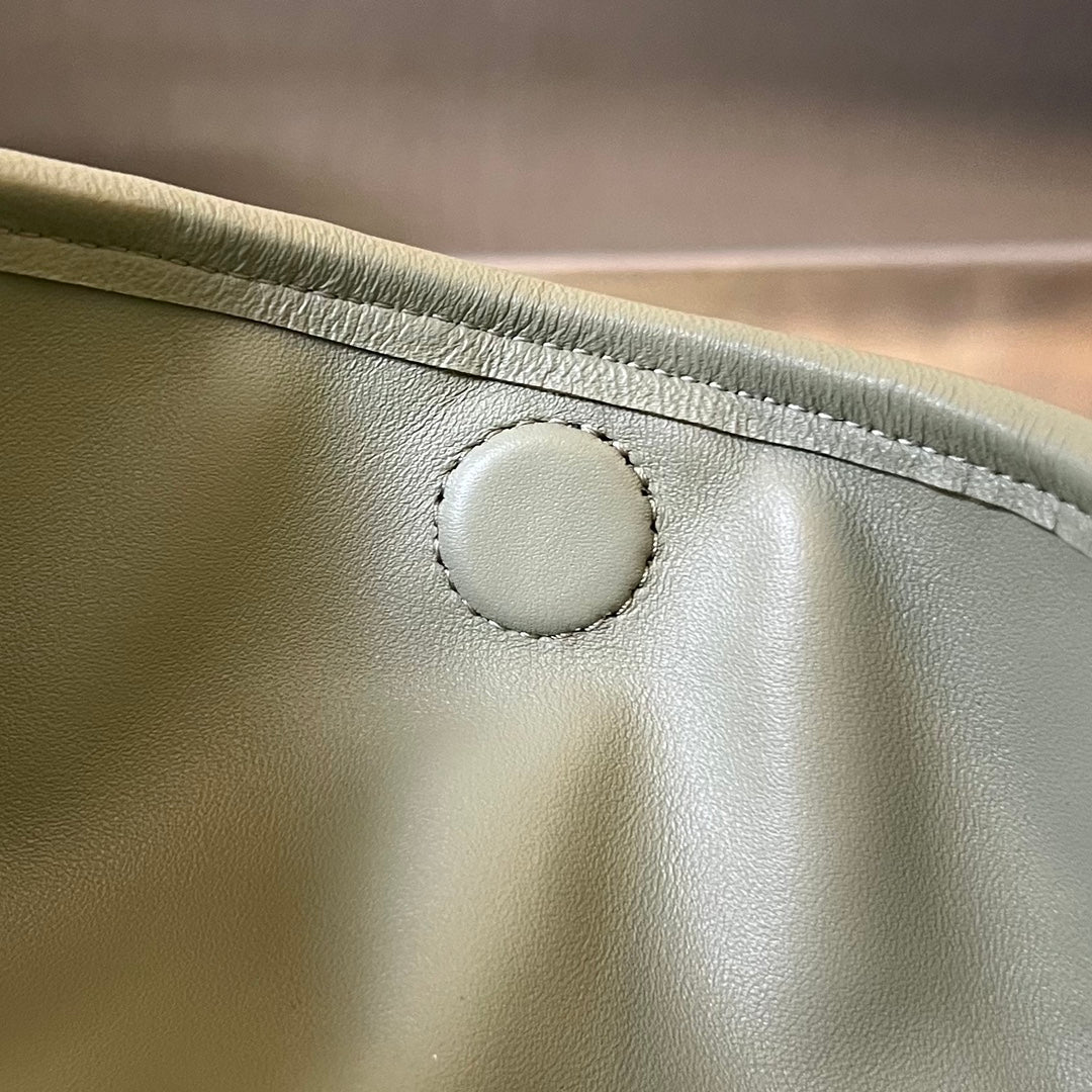 GROSSER HOP 54 IN SARDINE GRAUES LAMMHAUT