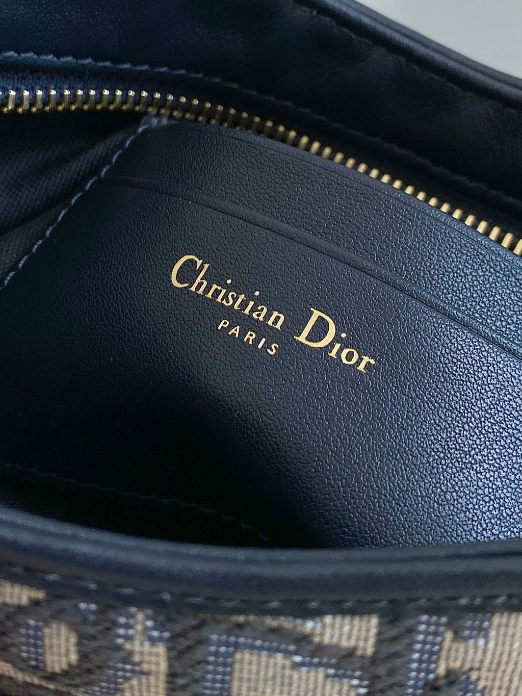 MINI HOBO 23 Tasche in blauem schrägem Jacquard