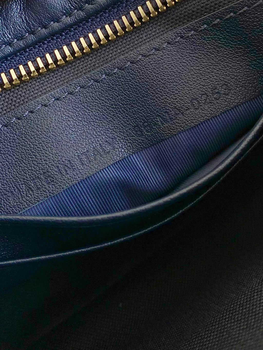 MINI HOBO 23 Tasche in blauem schrägem Jacquard