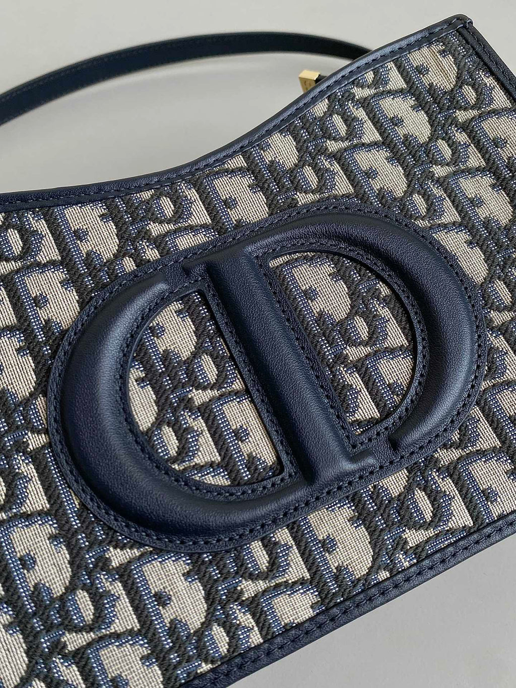 MINI HOBO 23 Tasche in blauem schrägem Jacquard