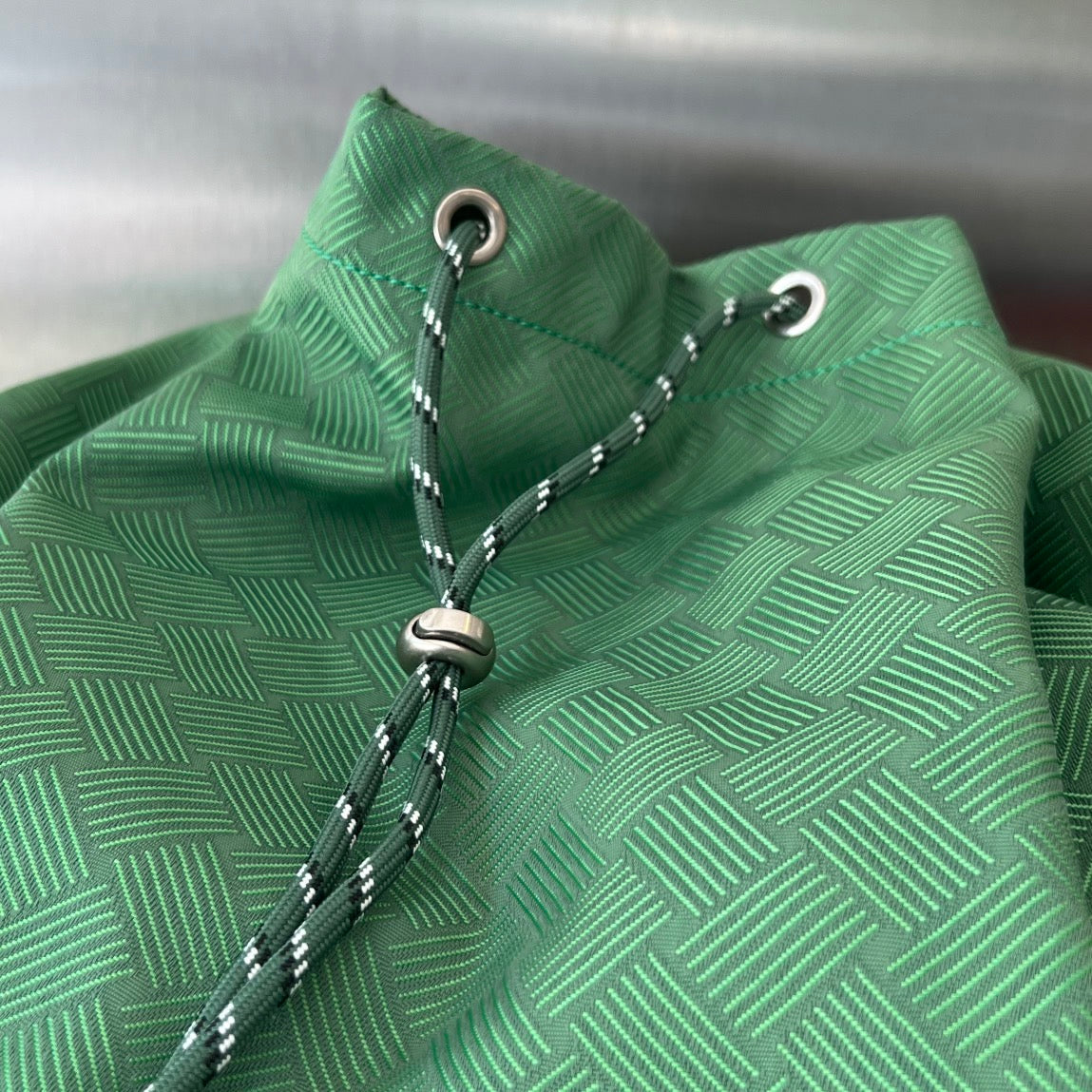 ALTO 42 RUCKSACK AUS KÜHEM GRÜNEM JACQUARD-GEWEBE