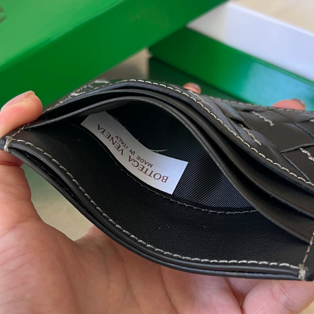 INTRECCIATO 10 KREDITKARTENHÜLLE AUS SCHWARZEM LAMMLEDER