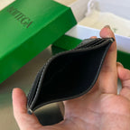 INTRECCIATO 10 KREDITKARTENHÜLLE AUS SCHWARZEM LAMMLEDER