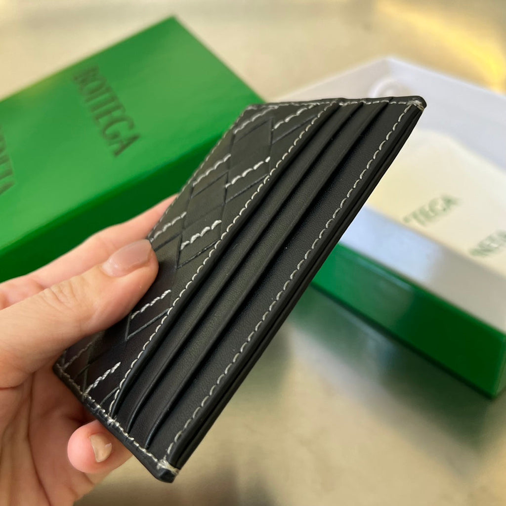 INTRECCIATO 10 KREDITKARTENHÜLLE AUS SCHWARZEM LAMMLEDER