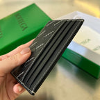 INTRECCIATO 10 KREDITKARTENHÜLLE AUS SCHWARZEM LAMMLEDER