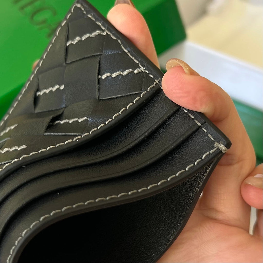 INTRECCIATO 10 KREDITKARTENHÜLLE AUS SCHWARZEM LAMMLEDER