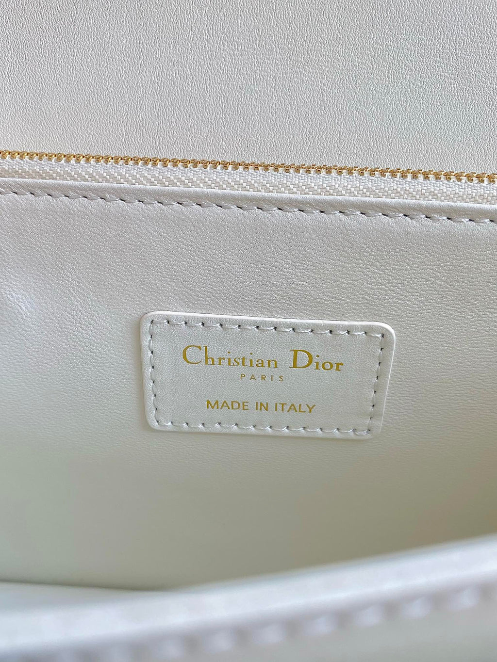 MISS LADY 24 GROSSE TASCHE AUS WEISSEM LAMMLEDER