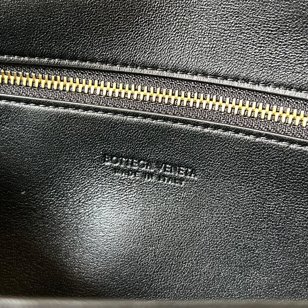 BV Long Clutch Andiamo mit Henkel 31cm Schwarzes Kalbsleder Ghw